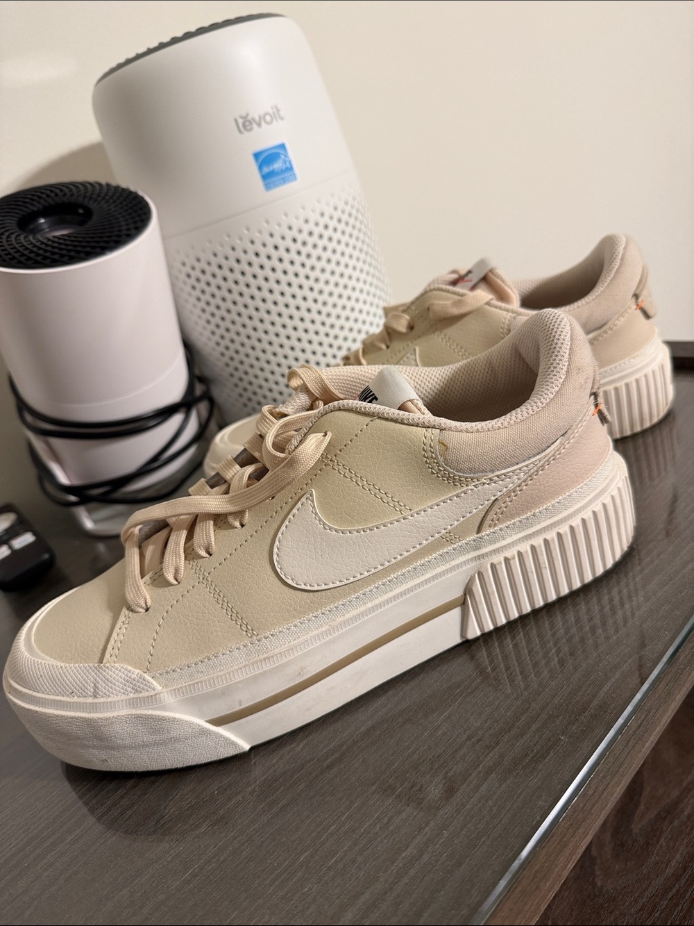 Nike Women's Court Legacy lift - Beige and White